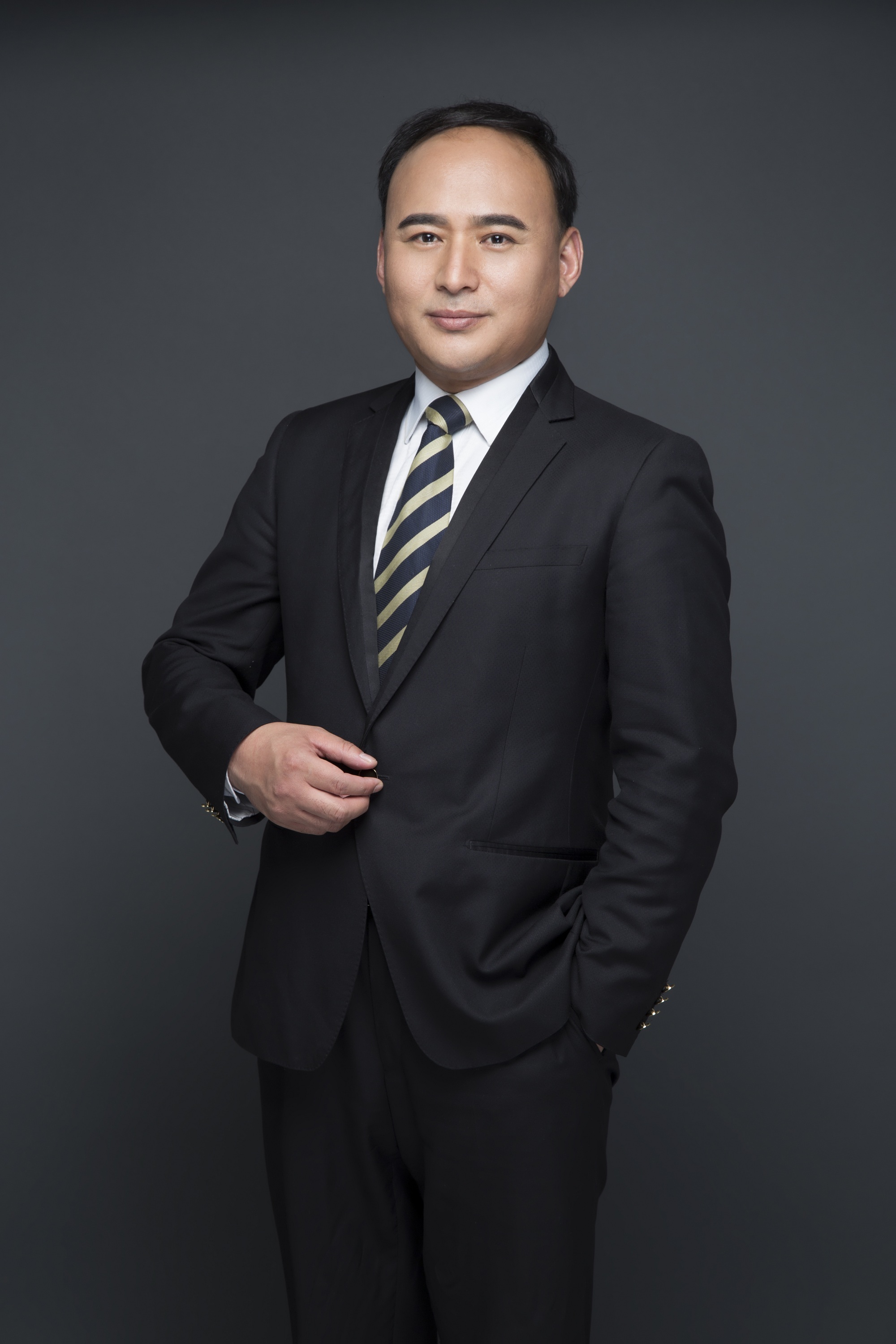 杨小琦跟组制片负责人